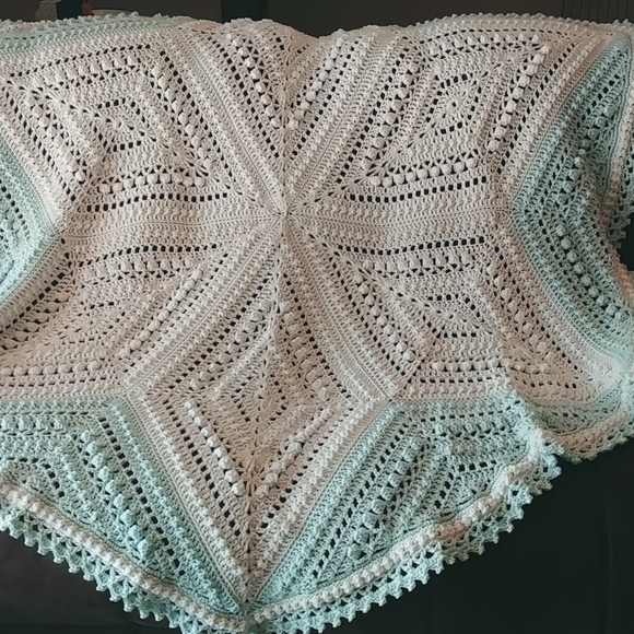Crocheted 6 point diamond throw/blanket white/blue - Picture 5 of 7